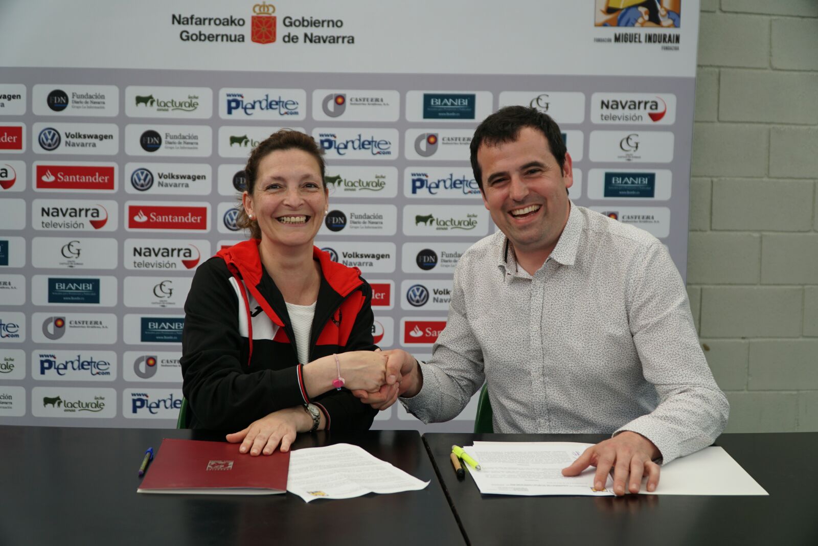 Convenio para la mejora del rendimiento deportivo de los y las deportistas de Lucha Ol&iacute;mpica de Navarra